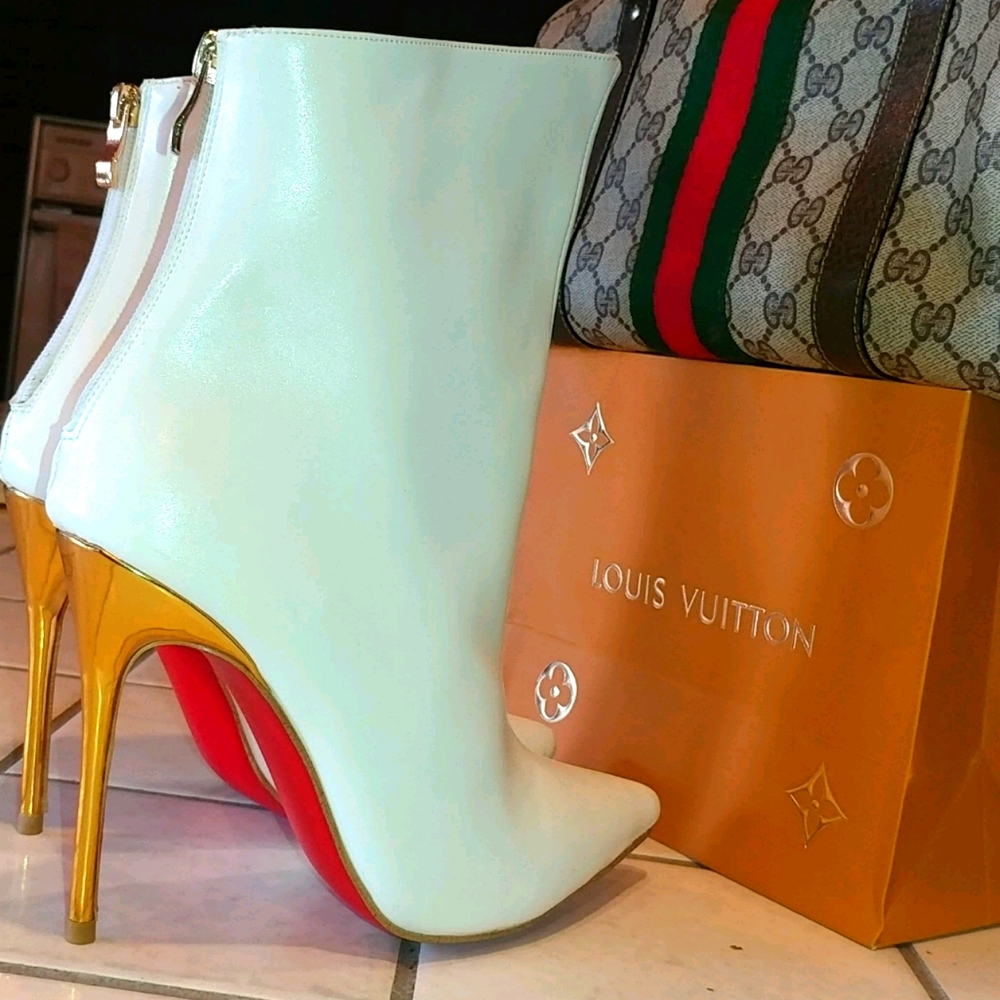 🔴 Red-Bottom Boots, White Upper & Gold Sleek Heels 🔴 - Picture 4 of 4